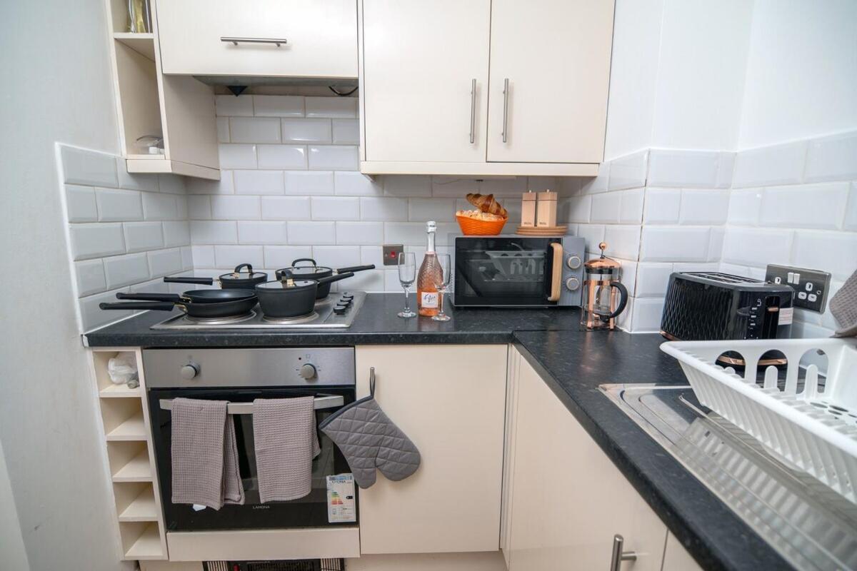 Modern In Greenwich Borough Next To Station Apartment